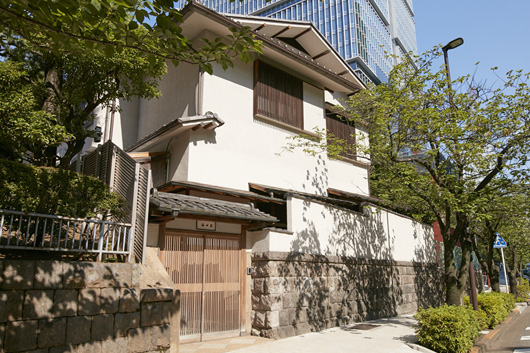 1939年虎ノ門に旅館として創業した福田家は、第二次大戦後に紀尾井町に移り、料亭となる。2016年かつての別館を改装し、移転。