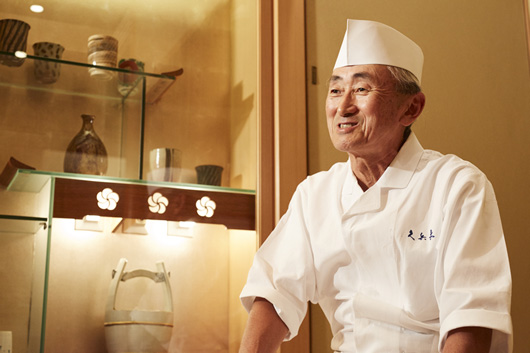 二代目の今田洋輔さん。二十歳の年から寿司を握り、父が創業した店を継承し、さらに発展させた。