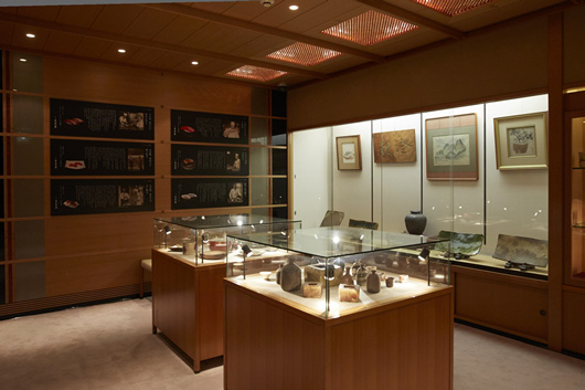 魯山人の生前は、魯山人作の器を普通に使用していた。現在ふだんは展示コーナーに飾っている。