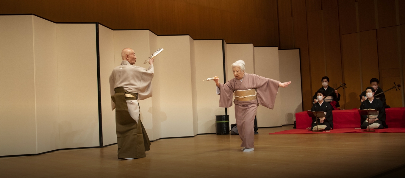 満百歳の尾上菊音氏の気品あふれる軽やかな舞に、尾上墨雪氏も大いに刺激を受けた。